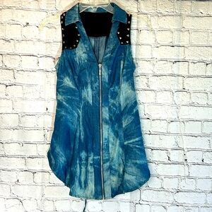 ⭐️ Lydia light denim look tunic black spiked shoulders zip front Laces up back S